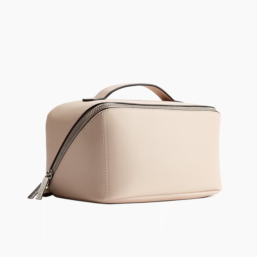 Boxy wash bag